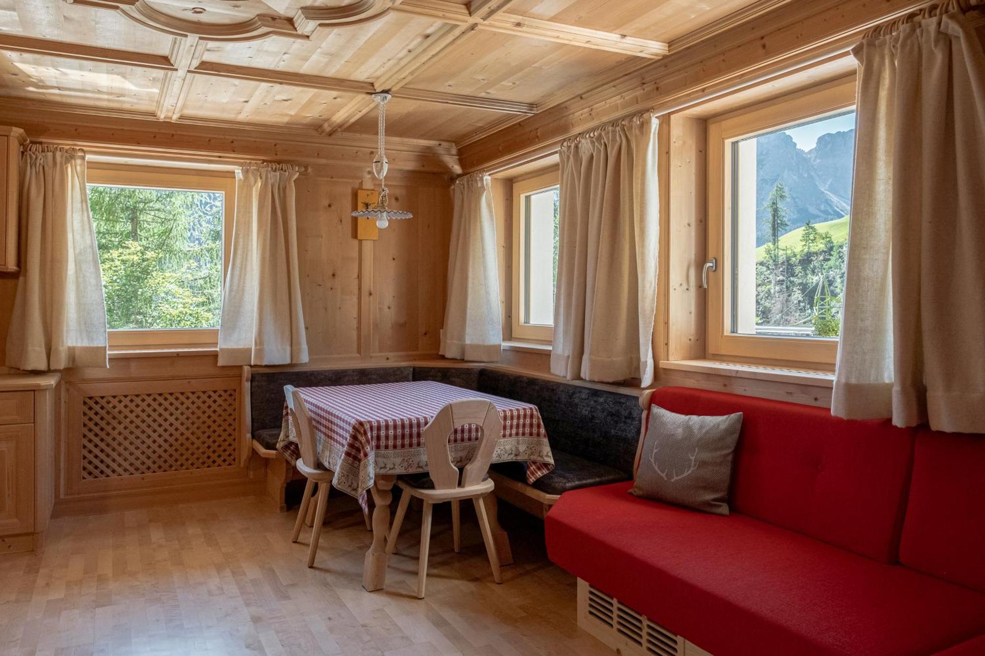 Ciasa Iachin - Dolomites Dream Retreat Διαμέρισμα San Martino in Badia Εξωτερικό φωτογραφία